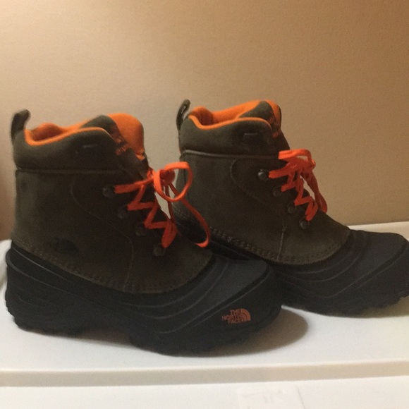 The North Face Boys' Boot Size 4 - Picture 3 of 7